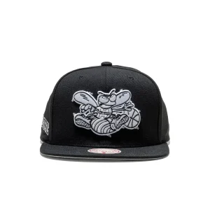 Mitchell & Ness Evergreen Black/White Snapback Hornets